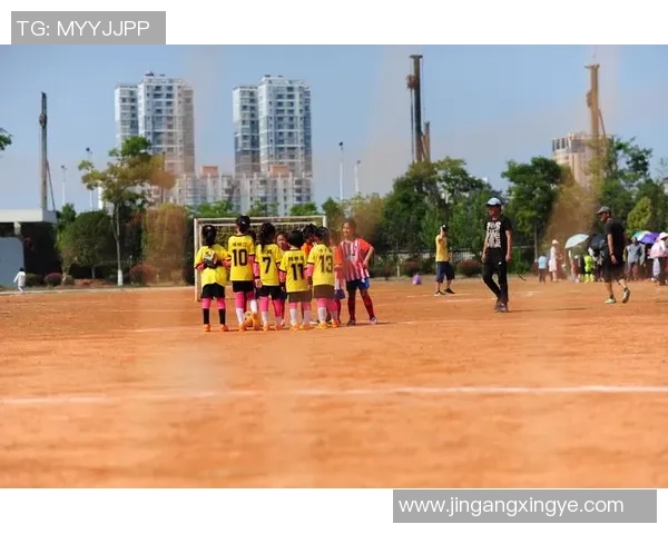 足球明星化身小黄人趣味十足的足球世界新体验